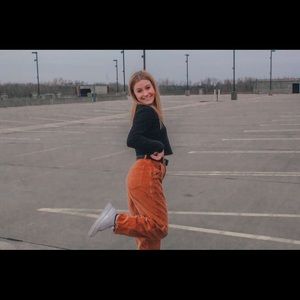 Meet your Posher, Avery